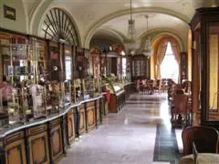 Wieder ein ernüchtender Besuch bei einer Legende: das Kaffeehaus „Gerbeaud“