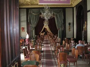 Wieder ein ernüchtender Besuch bei einer Legende: das Kaffeehaus „Gerbeaud“