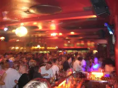 Wenn es Nacht wird im Kaufhaus "Mammut" in Budapest