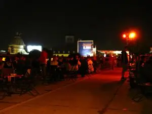 Auf dem Dach des Kaufhauses „Corvin“, trifft sich die Budapester Szene im Corvintetö
