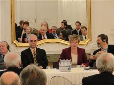 Blumige Worte und bürgerliche Konversation: die Adenauer-Stiftung in Budapest feierte 20 Jahre Mauerfall