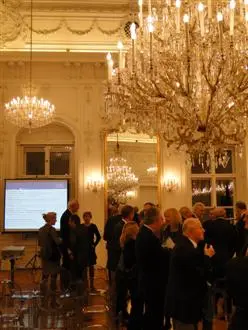 Blumige Worte und bürgerliche Konversation: die Adenauer-Stiftung in Budapest feierte 20 Jahre Mauerfall