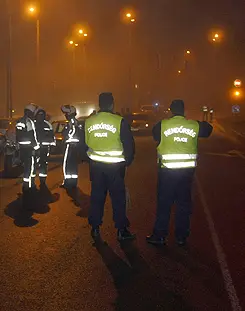 "Bürgerkrieg" in Ungarn: Neonazis prügeln sich mit Roma