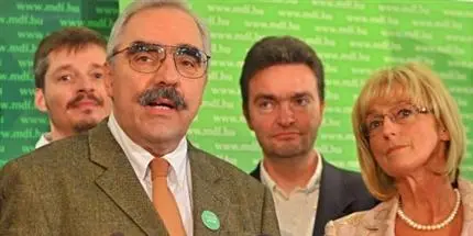 Parteikongresse von SZDSZ und MDF, nationalliberaler "Rechtsruck" und Wunderwaffe Bokros