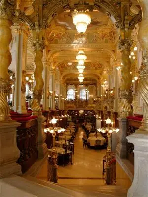Die schwierige Suche nach dem Kaffeehaus in Budapest