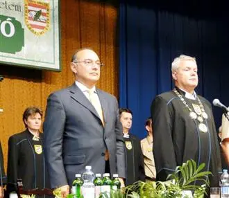 Der Rektor der ungarischen Militärakademie wollte die DHL erpressen