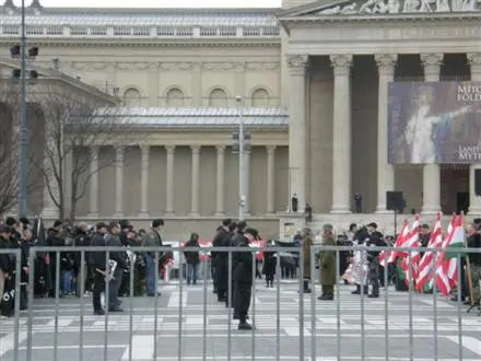 Naziaufmarsch und Gegendemo am 6.