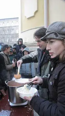 Wie bringt man Leben in die Bude? Besuch in einer jüdischen Mädchen-WG in Budapest