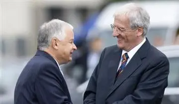 Ungarn kondoliert zum Tod des polnischen Präsidenten Lech Kaczyński