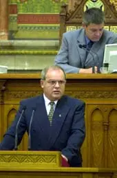 Die seltsame Wandlung des László Nyikos