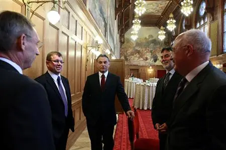 Ungarns neue Minister setzen erste Duftmarken - die politische Woche in Budapest