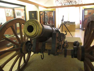 Eine Inspektion des Militärhistorischen Museums von Budapest