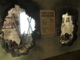 Eine Inspektion des Militärhistorischen Museums von Budapest