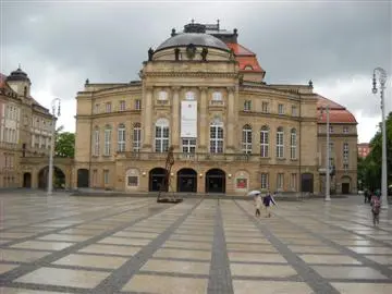 Chemnitzer Opernhaus mit vielseitigem Programm