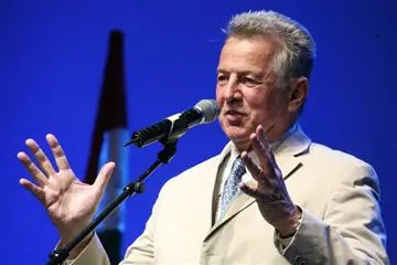 Neue r Präsident von Ungarn: Pál Schmitt: Stempel der Nation? Platzhalter?