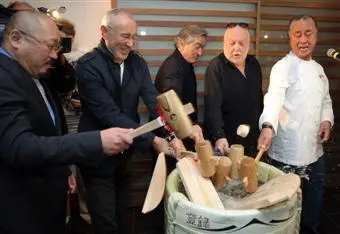 Starrummel in Budapest: De Niro, Jolie, Pitt und Irons