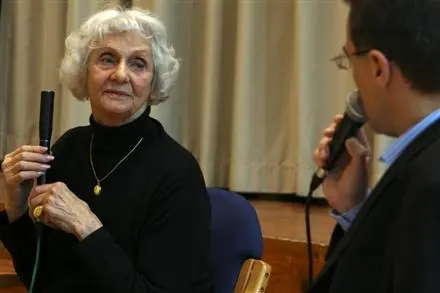 Eine ungarische Zeitzeugin berichtet in der Deutschen Schule Budapest vom Holocaust