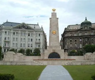 Sowjetdenkmal soll verlegt werden - weitere Umbenennungen in Budapest