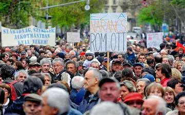 Zwei Großdemonstrationen gegen die neue Verfassung in Ungarn