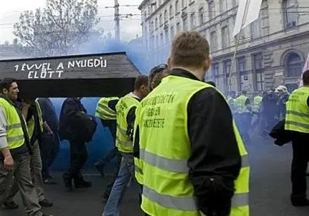 Aufruhr der Ordnungshüter in Ungarn: Großdemonstration von Feuerwehr und Polizei