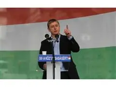 Zwei Großdemonstrationen gegen die neue Verfassung in Ungarn
