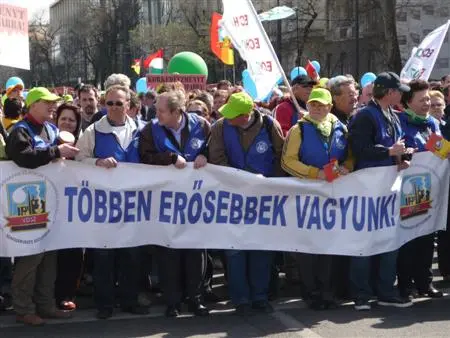 Tag der Hoffnung und des Zorns: 50.000 europäische Gewerkschafter demonstrierten in Budapest - Reportage