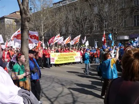 Tag der Hoffnung und des Zorns: 50.000 europäische Gewerkschafter demonstrierten in Budapest - Reportage