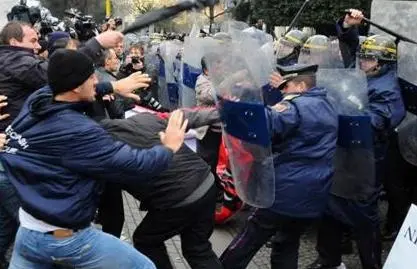 Proteste nach Kommunalwahl in Albanien - Barroso sagte Besuch ab