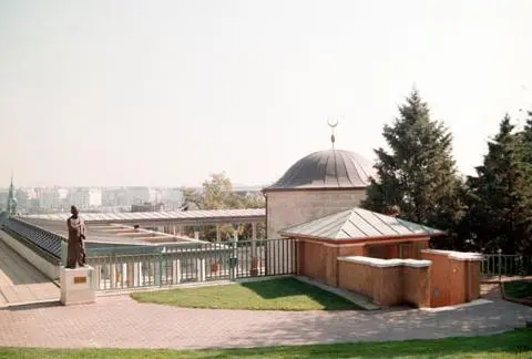 Die Türbe des Gül Baba in Budapest, der nördlichste Wallfahrtsort des Islam