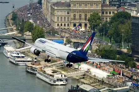 Staatshilfen für Malév illegal, doch Regierung in Ungarn hält an "nationaler Fluglinie" fest
