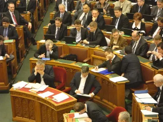 Ein Tag im Parlament von Ungarn - ein Sittenbild