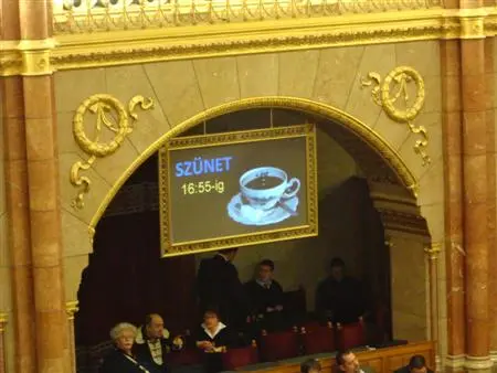 Ein Tag im Parlament von Ungarn - ein Sittenbild