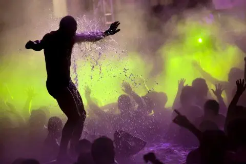 Tanzen durch die feuchte Nacht Budapests Thermalbäder laden zur großen Party