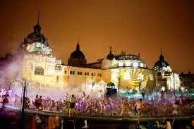 Tanzen durch die feuchte Nacht Budapests Thermalbäder laden zur großen Party