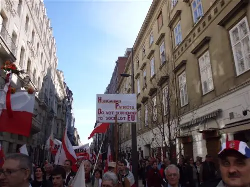 Gespaltenes Land - Impressionen vom Nationfeiertag in Ungarn
