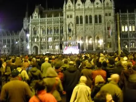 Der Kossuth Platz als Zeuge des Selbstbetrugs in Ungarn