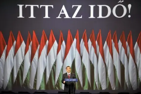 Millionenaufträge für Jubelpropaganda in Ungarn an Fidesz-Freunde