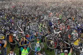 Ein Marsch, ein Fahrradcorso und eine verhinderte Parade
