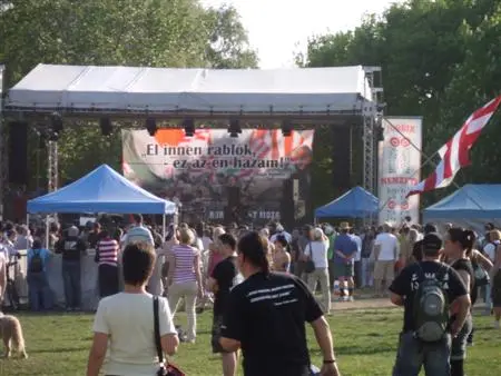 Jeder tanzt für sich allein: Impressionen vom 1. Mai in Ungarn