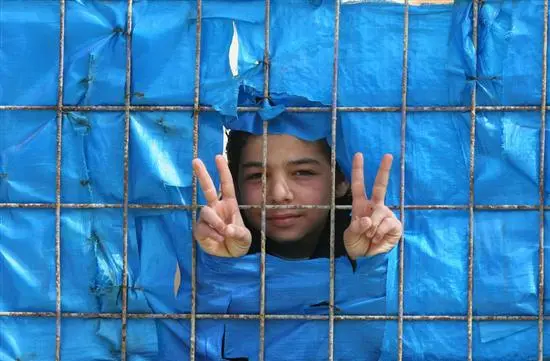 Ungarn behandelt Flüchtlinge wie gemeine Verbrecher - MIT KOMMENTAR