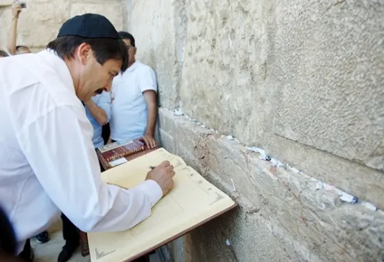 Präsident von Ungarn auf "Reparaturreise" in Israel - Csatáry unter Hausarrest