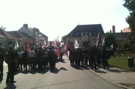 Ausschreitungen: Neonazis in Ungarn fordern Todesstrafe in Roma-Siedlung