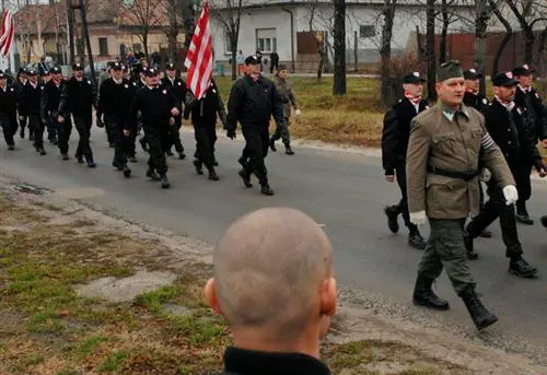 Die Antwort: Roma in Ungarn gründen "Garde" zur Verteidigung gegen Neonazis