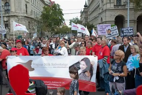 Paragraph gegen "Häusliche Gewalt" in Ungarn als Zugeständnis "an die Damen"