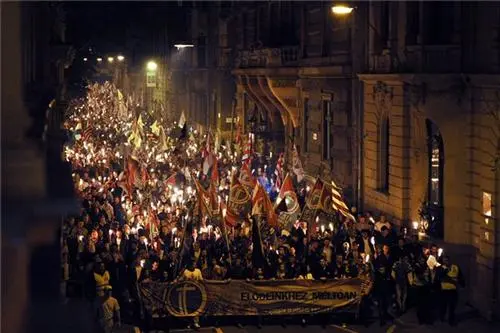 Großdemonstrationen von Regierungstreuen und Opposition in Ungarn