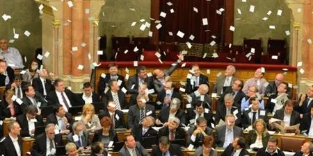 Wahlgesetz in Ungarn: Parlament vorgeführt, Verfassungsgericht ausgeschaltet