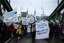 Update: Studentenproteste in Ungarn greifen auf Gymnasien über