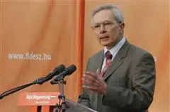 Konservativer Ex-Zentralbankchef von Ungarn warnt Regierung vor Zugriff auf Devisenreserven