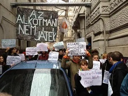 Bürgerrechtler in Ungarn planen wieder Demo vor Fidesz-Parteizentrale
