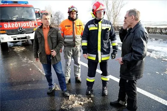 Aufräumarbeiten nach dem Schneechaos in Ungarn: über Hunderttausend noch ohne Strom, etliche Straßen gesperrt